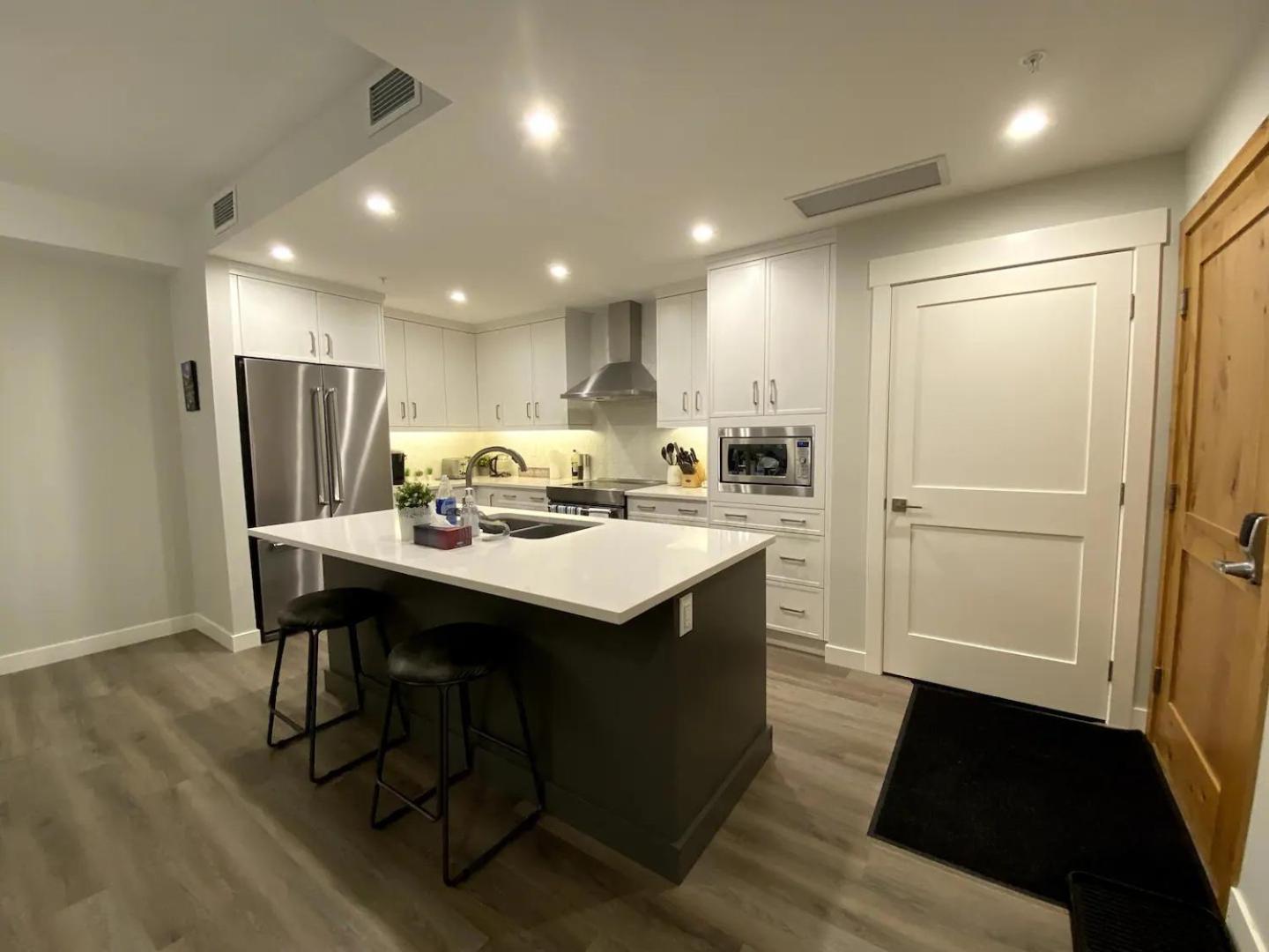 Luxury Unit In The Heart Of Canmore Exteriör bild